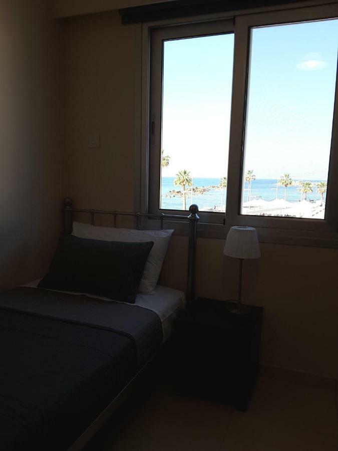Lighthouse By The Sea Lovely 2Bdr Apartment Paphos 外观 照片