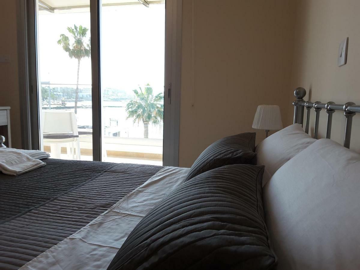 Lighthouse By The Sea Lovely 2Bdr Apartment Paphos 外观 照片
