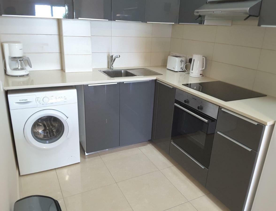 Lighthouse By The Sea Lovely 2Bdr Apartment Paphos 外观 照片